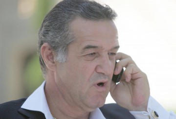 Judecătorii au decis: Becali are voie să folosească telefonul mobil